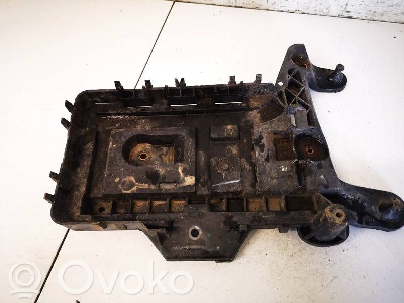 Volkswagen Golf VI Support boîte de batterie