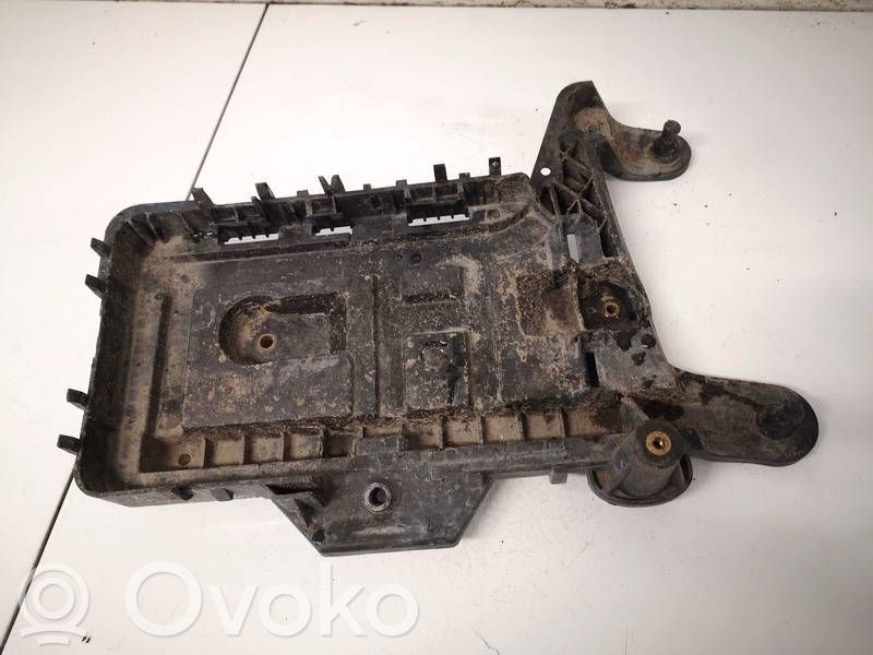 Volkswagen PASSAT B7 Podstawa / Obudowa akumulatora 
