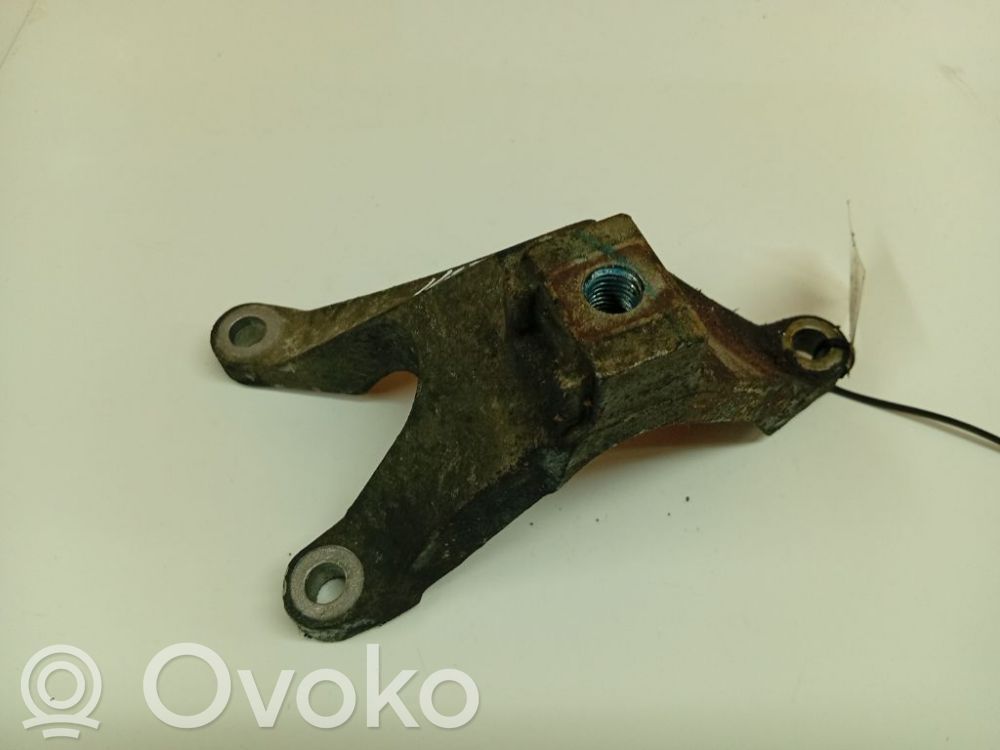 Volvo V50 Engine mounting bracket 