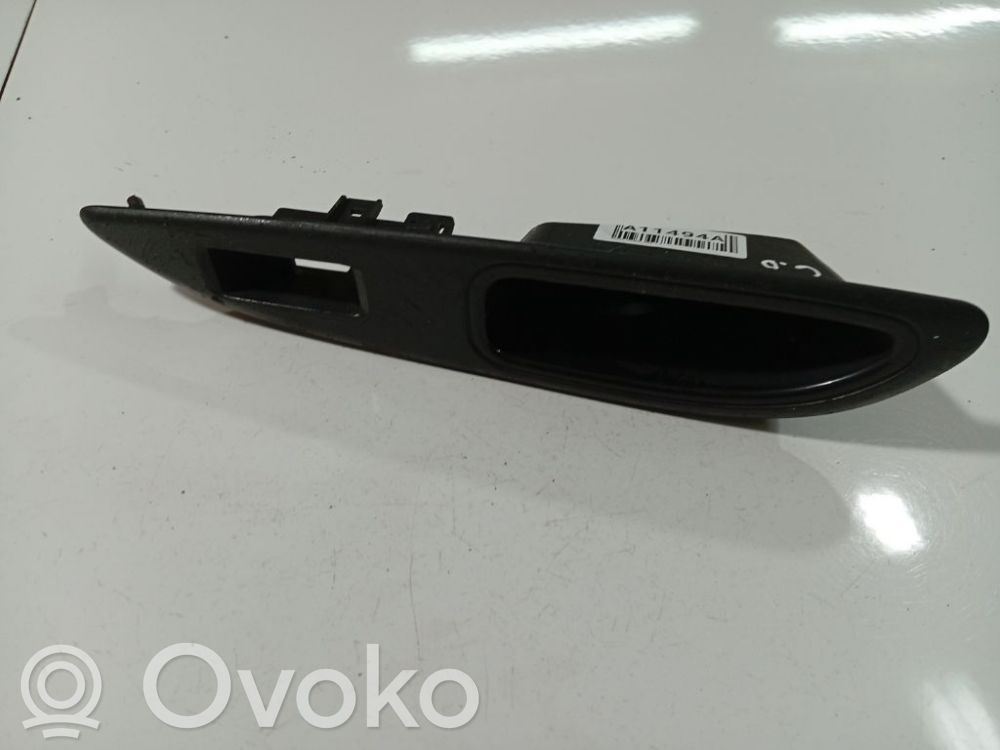 Nissan Primera Rivestimento pulsantiera finestrino della portiera anteriore 