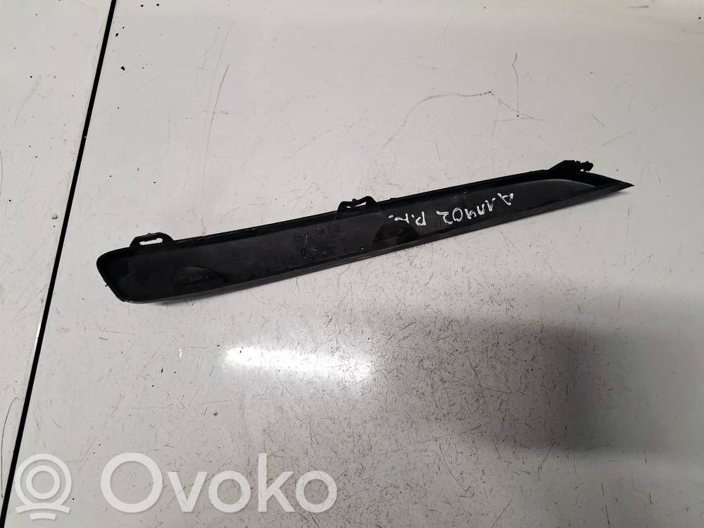 Opel Astra H Mascherina inferiore del paraurti anteriore 