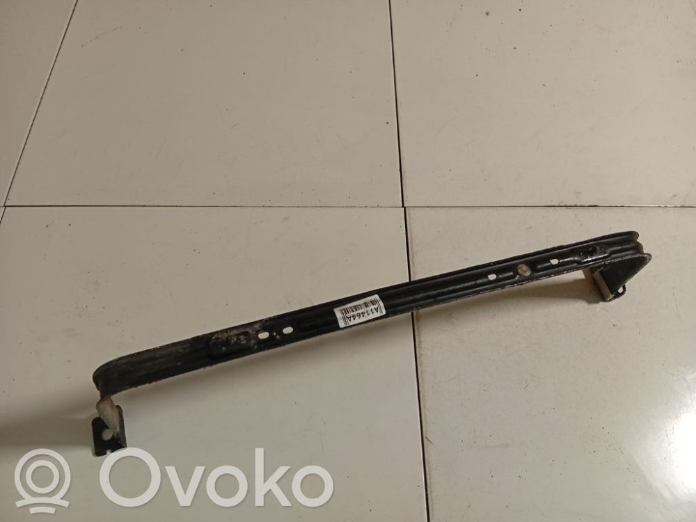 Volvo V40 Uchwyt / Mocowanie zbiornika paliwa 