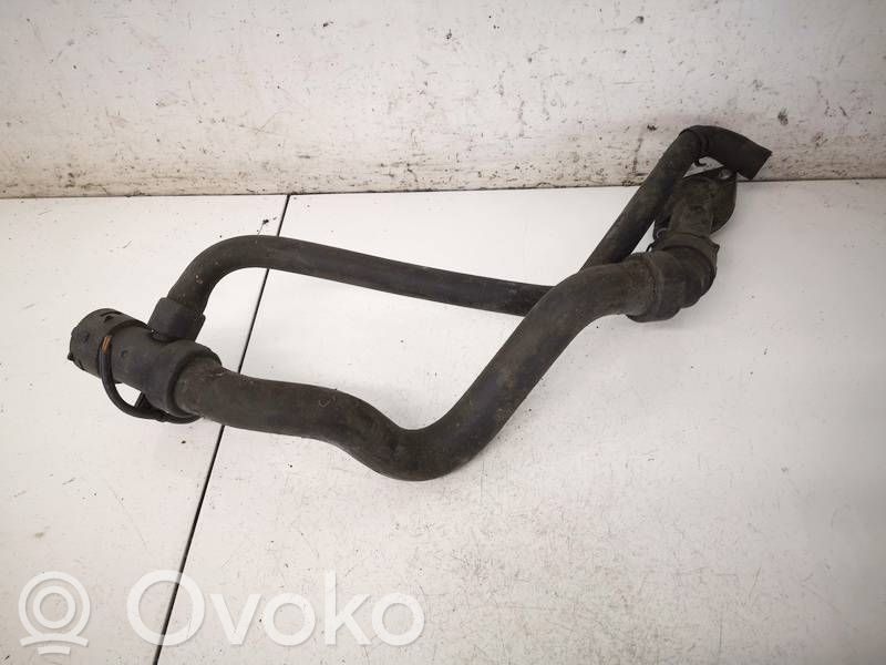 Volkswagen PASSAT B5.5 Tubo flessibile del liquido di raffreddamento del motore 