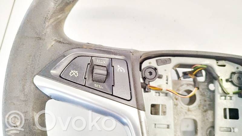 Opel Astra J Butoane/comutatoare pe volan 