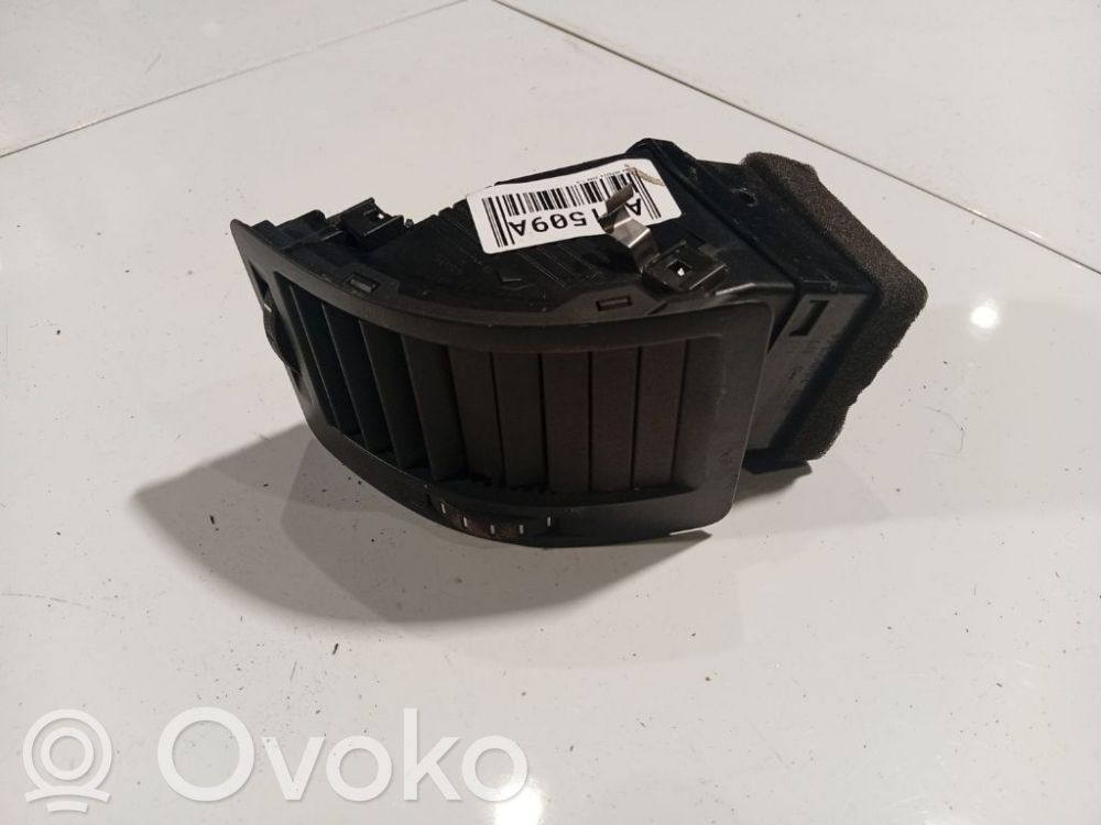 Skoda Octavia Mk2 (1Z) Kojelaudan keskiosan tuuletussuuttimen ritilä 