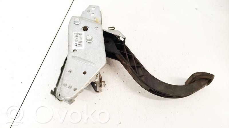 Opel Astra H Pedal de embrague 
