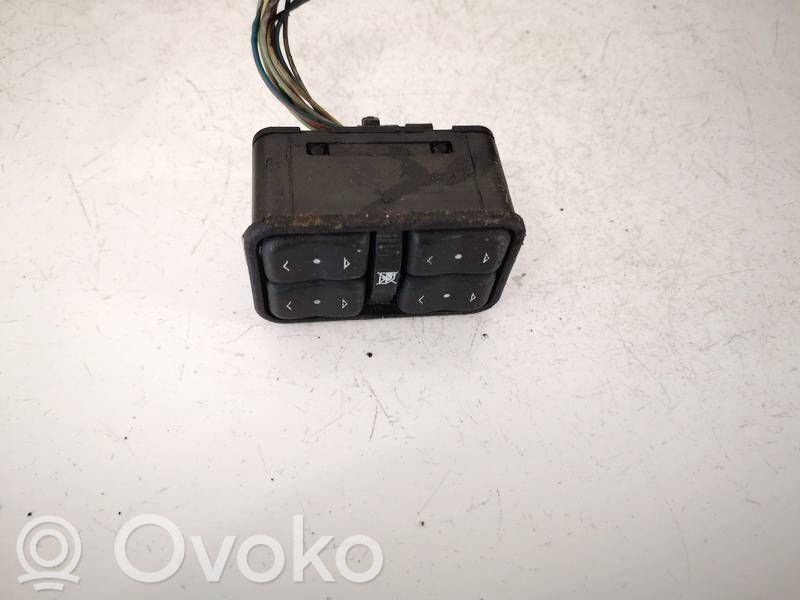 Opel Meriva A Interruttore di controllo dell’alzacristalli elettrico 