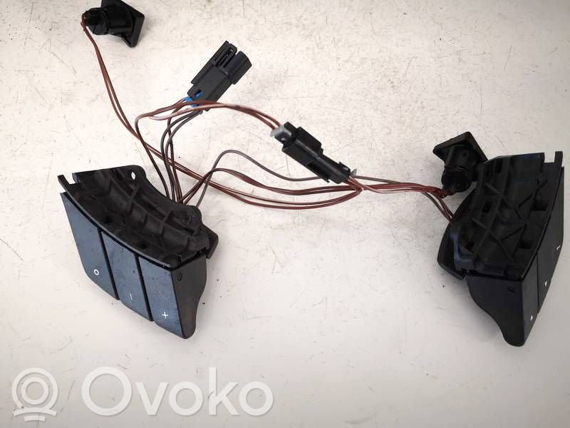 Opel Meriva A Butoane/comutatoare pe volan 