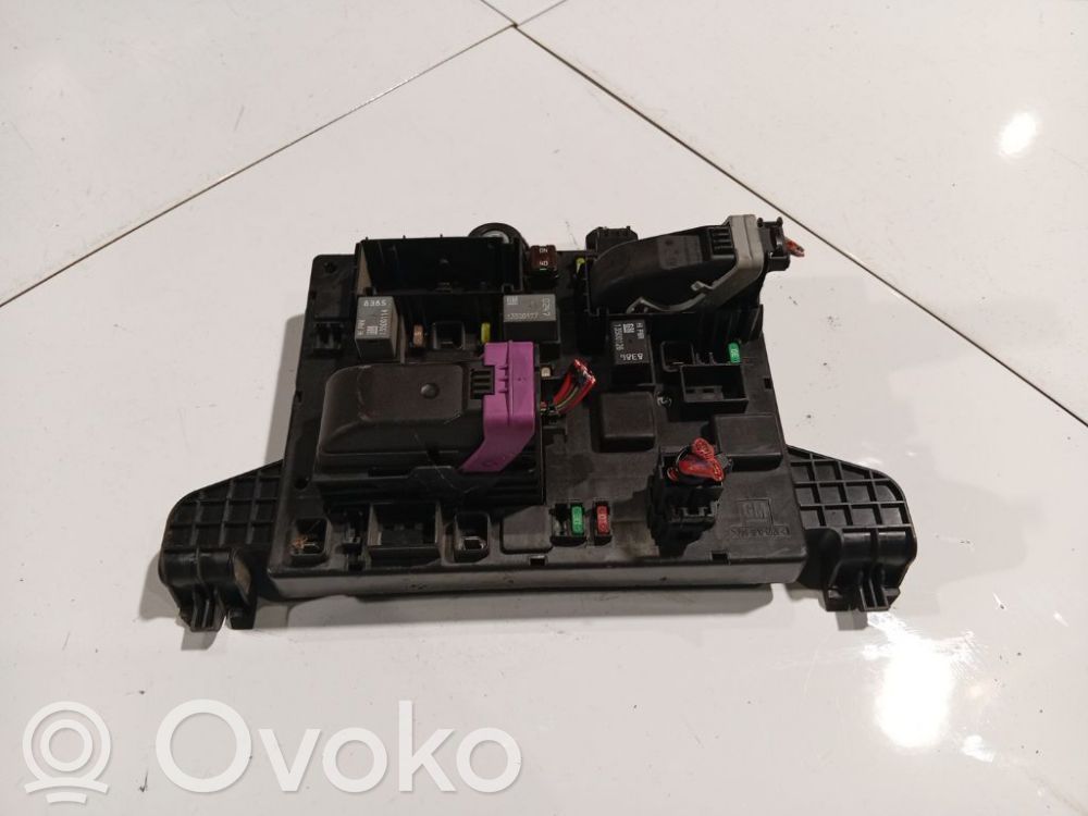 Opel Astra J Set scatola dei fusibili