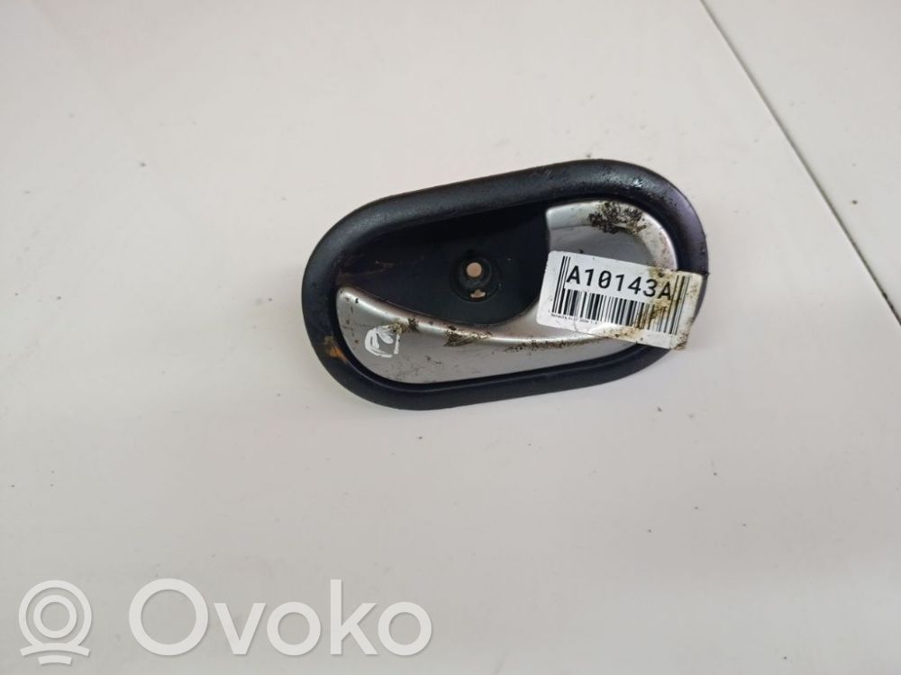 Renault Clio III Manecilla interna puerta delantera 