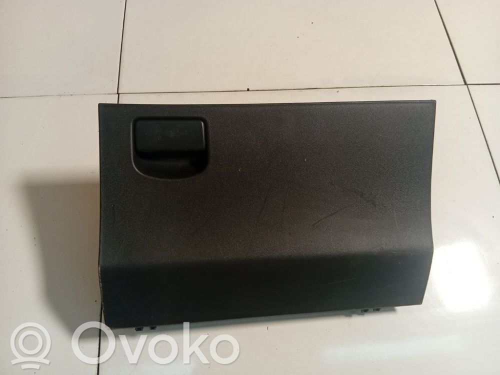 Toyota Yaris Cutie mănuși 