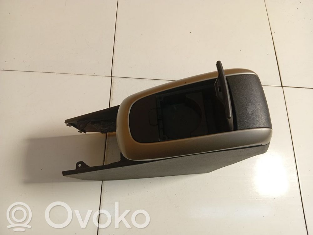 Toyota Auris 150 Bracciolo 