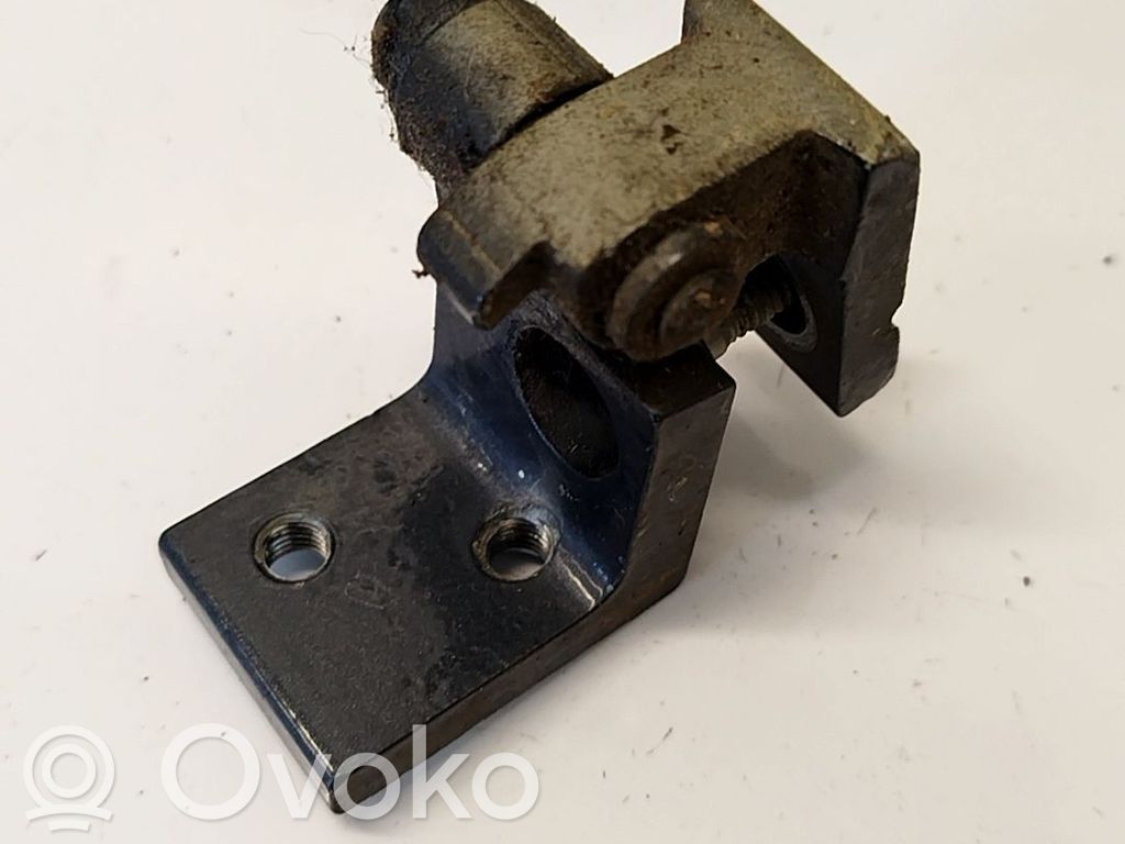 Bisagra inferior de la puerta trasera   5P0833402,5P0833402A,5P0833402,5P0833402A