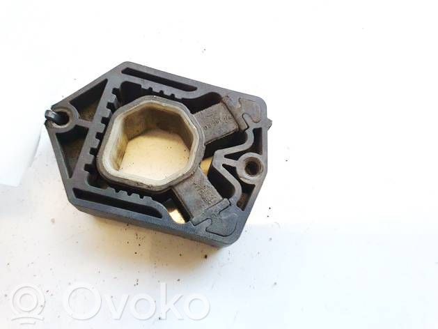 Radiator mount bracket   1K0121367D,1K0121367D,1K0121367D,1Z0121367B