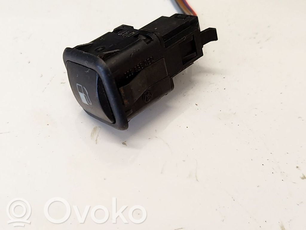 Volkswagen PASSAT B5 Comutator deschidere clapetă rezervor 