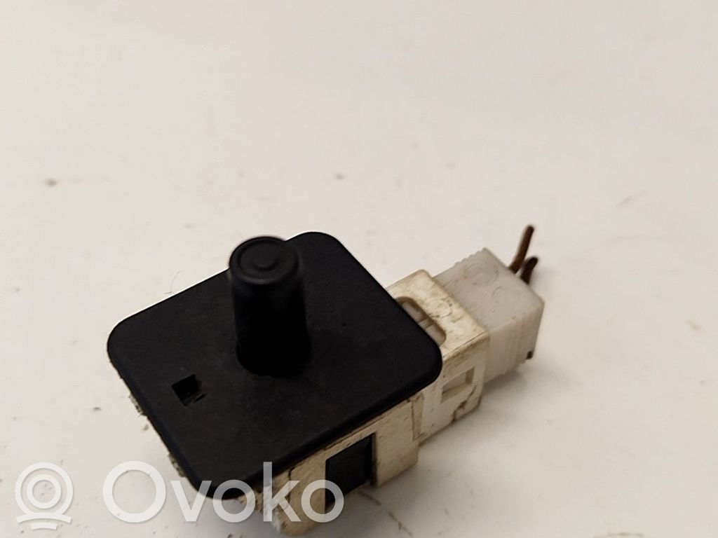 Sensor de la puerta delantera   2028209410,2028209410