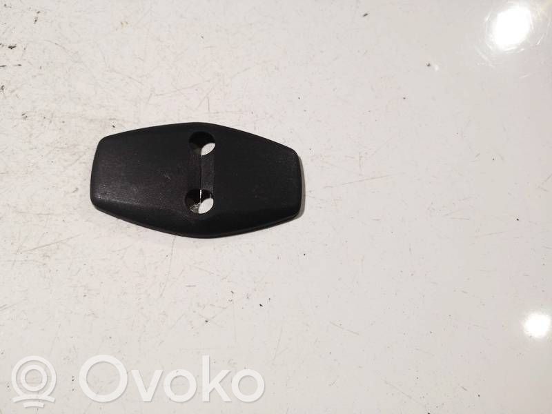 BMW 3 E46 Takaistuintilan alempi sivulista 