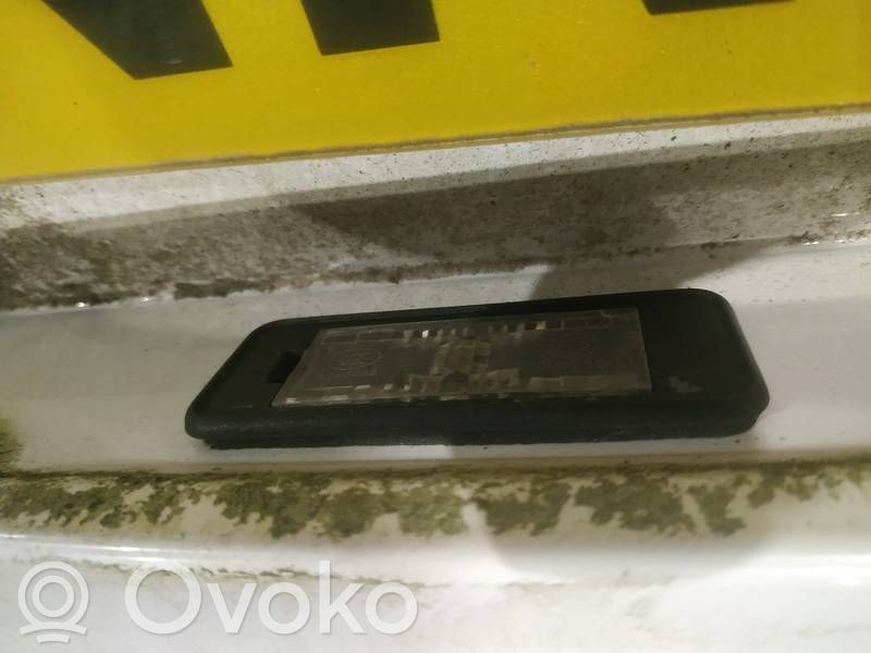 Éclairage de plaque d'immatriculation