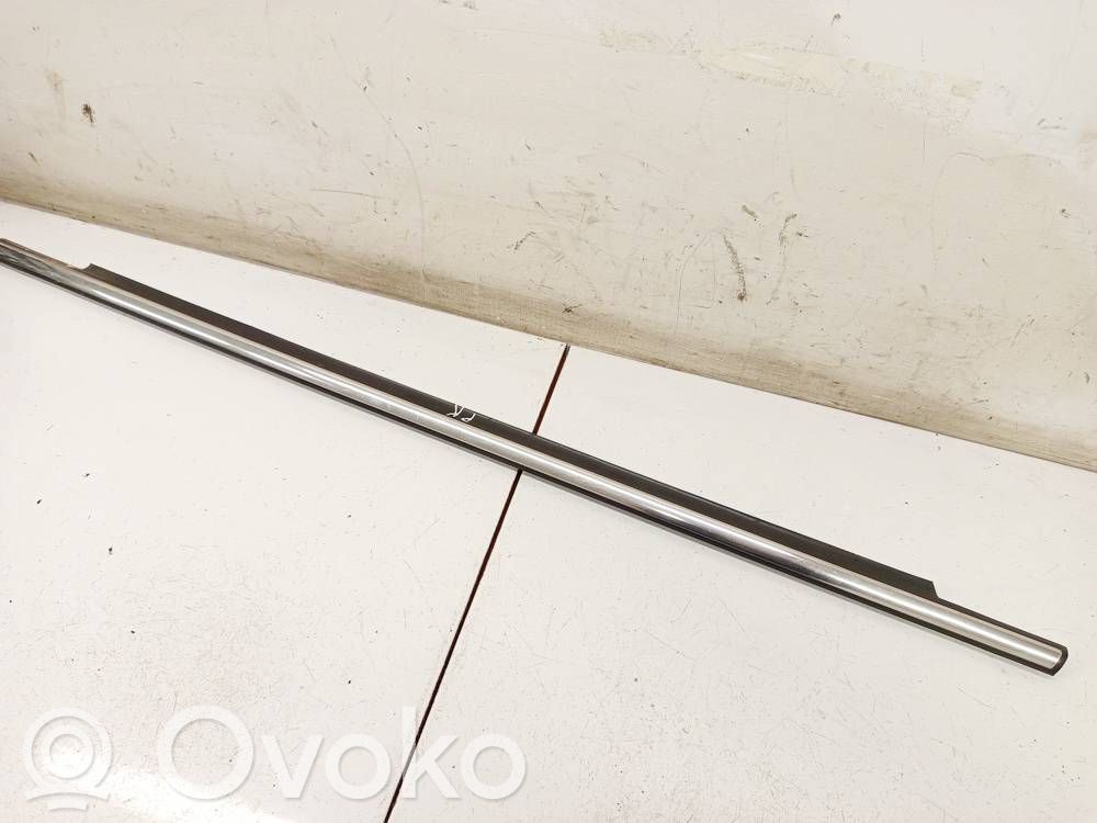 Opel Zafira B Rivestimento modanatura del vetro della portiera anteriore 