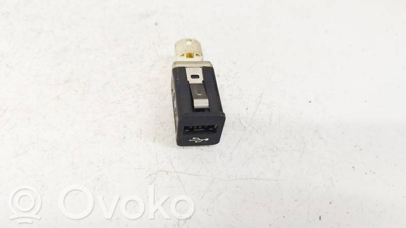 BMW 5 F10 F11 Gniazdo / Złącze USB