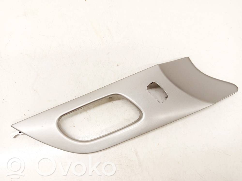 Peugeot 407 Ramka przycisków otwierania szyby drzwi przednich 