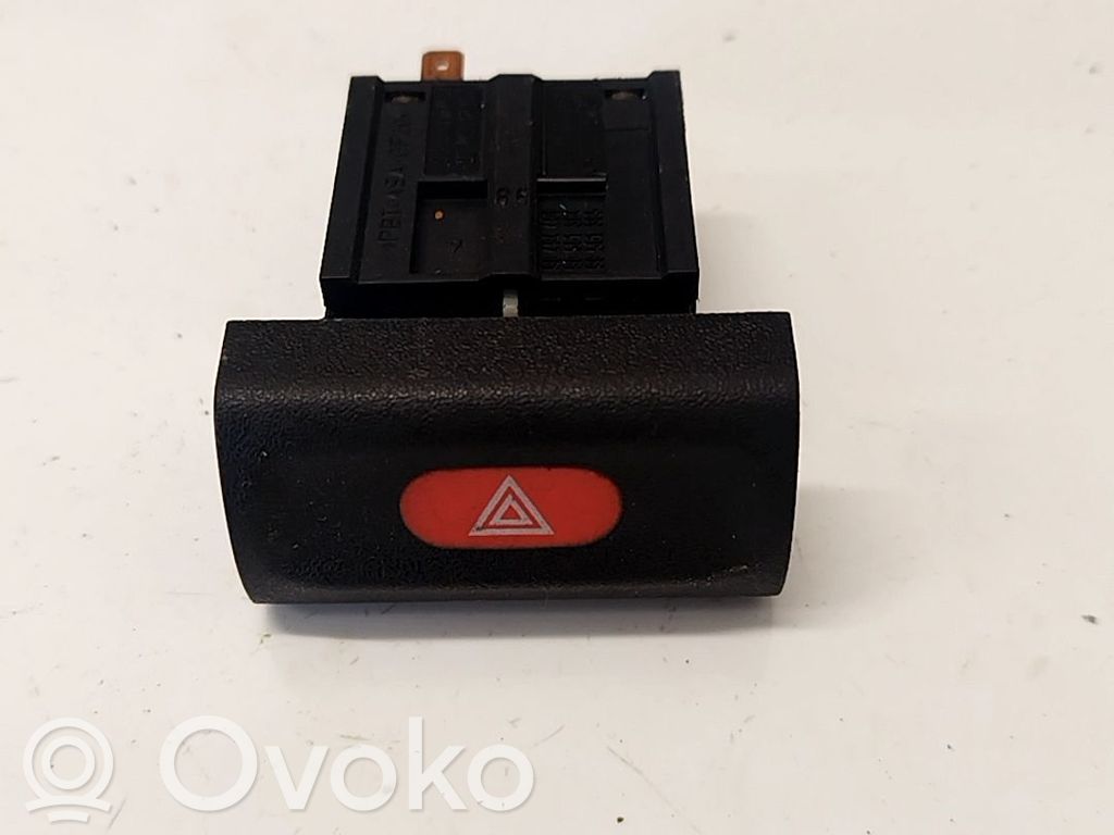 Opel Omega B1 Interruttore luci di emergenza 