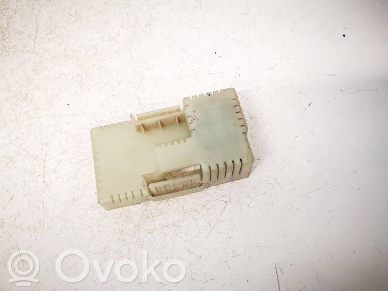 Ford Mondeo MK IV Sulakerasian kansi 