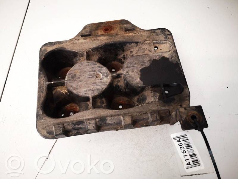 Volkswagen Golf IV Support boîte de batterie
