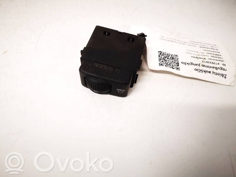 Nissan Navara D40 Bouton commande réglage hauteur de phares