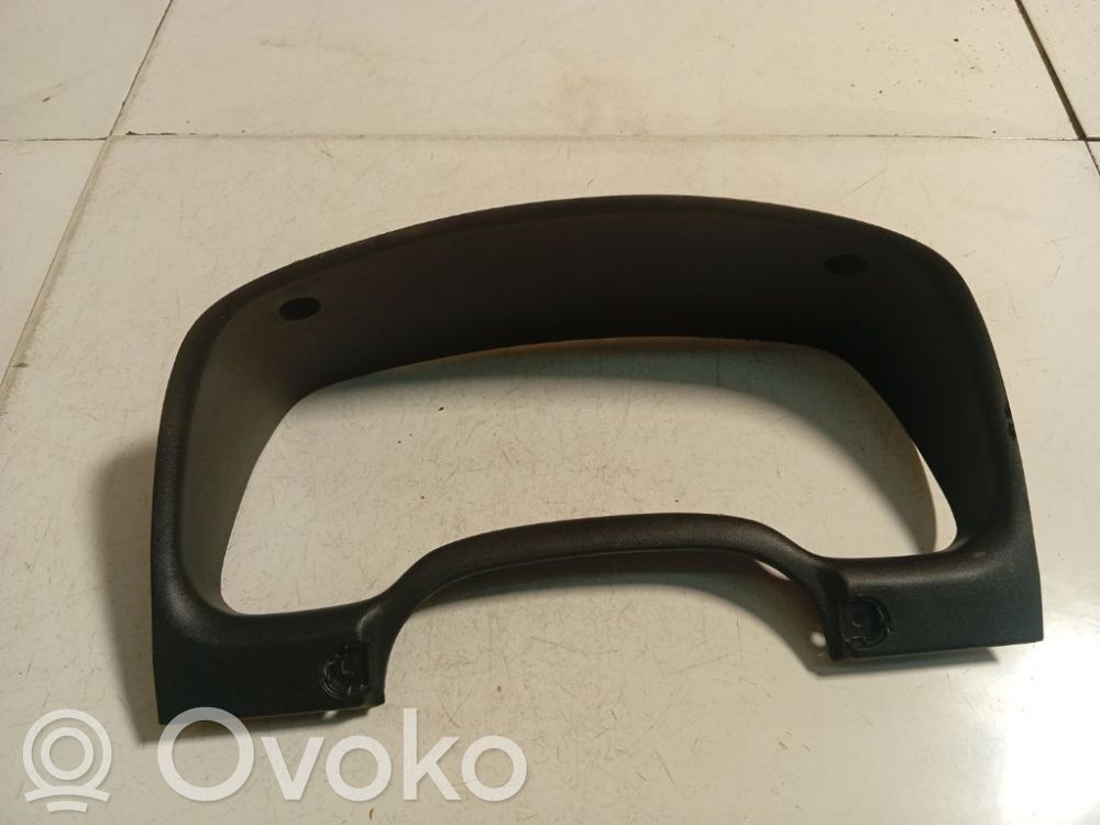 Opel Astra G Kojelaudan kehys 
