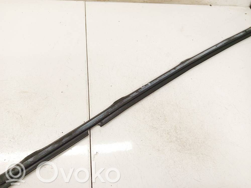 Opel Insignia A Takaoven kumitiiviste