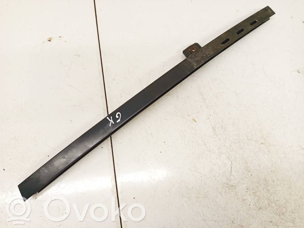 Opel Insignia A Listwa / Uszczelka szyby drzwi tylnych 