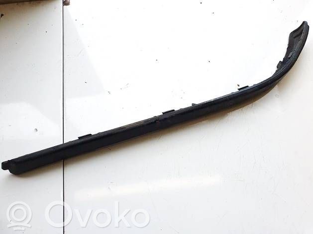 Ford Mondeo Mk III Moldura embellecedora de la barra del amortiguador trasero