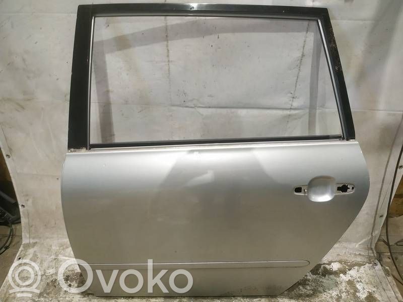 Toyota Avensis Verso Rear door
