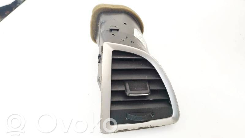 Opel Astra J Rejilla de ventilación central del panel