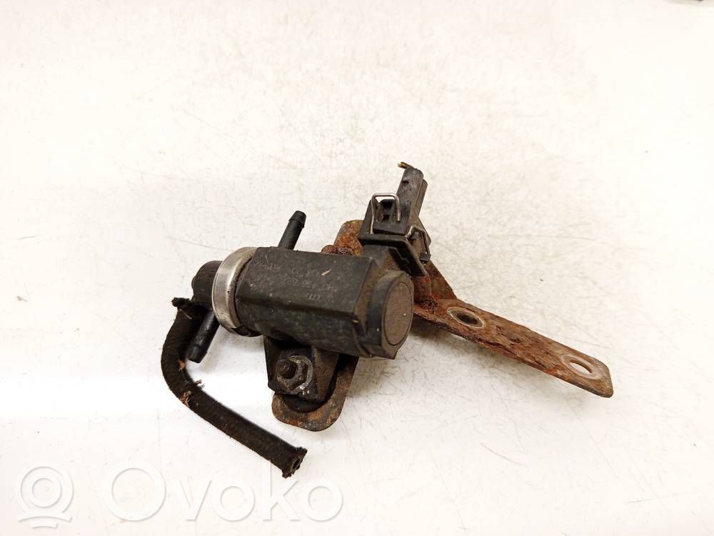 Volkswagen PASSAT B4 Solenoid supapă turbosuflantă 