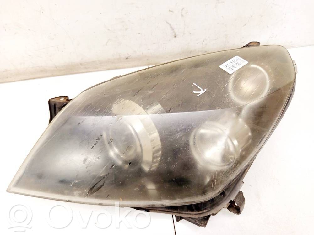 Opel Astra H Lampa przednia 