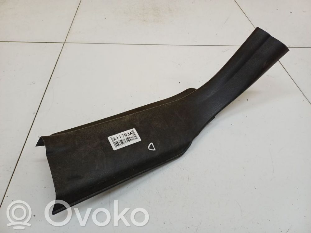 Suzuki Grand Vitara II Отделка переднего порога (внутренняя)