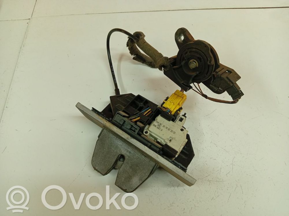 Opel Vectra C Takaluukun/tavaratilan lukon vastakappale 