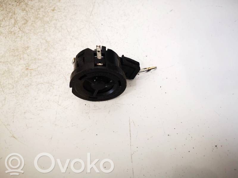Opel Corsa D Altavoz de la puerta delantera