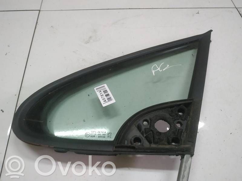 Peugeot 307 Ventanilla de ventilación de la puerta delantera cuatro puertas