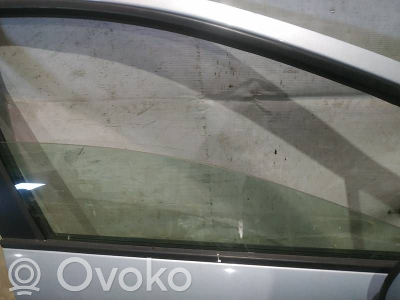 Peugeot 407 Luna de la puerta delantera cuatro puertas