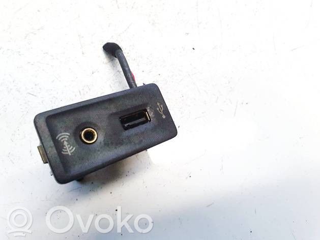 Porsche Panamera (971) USB-pistokeliitin 