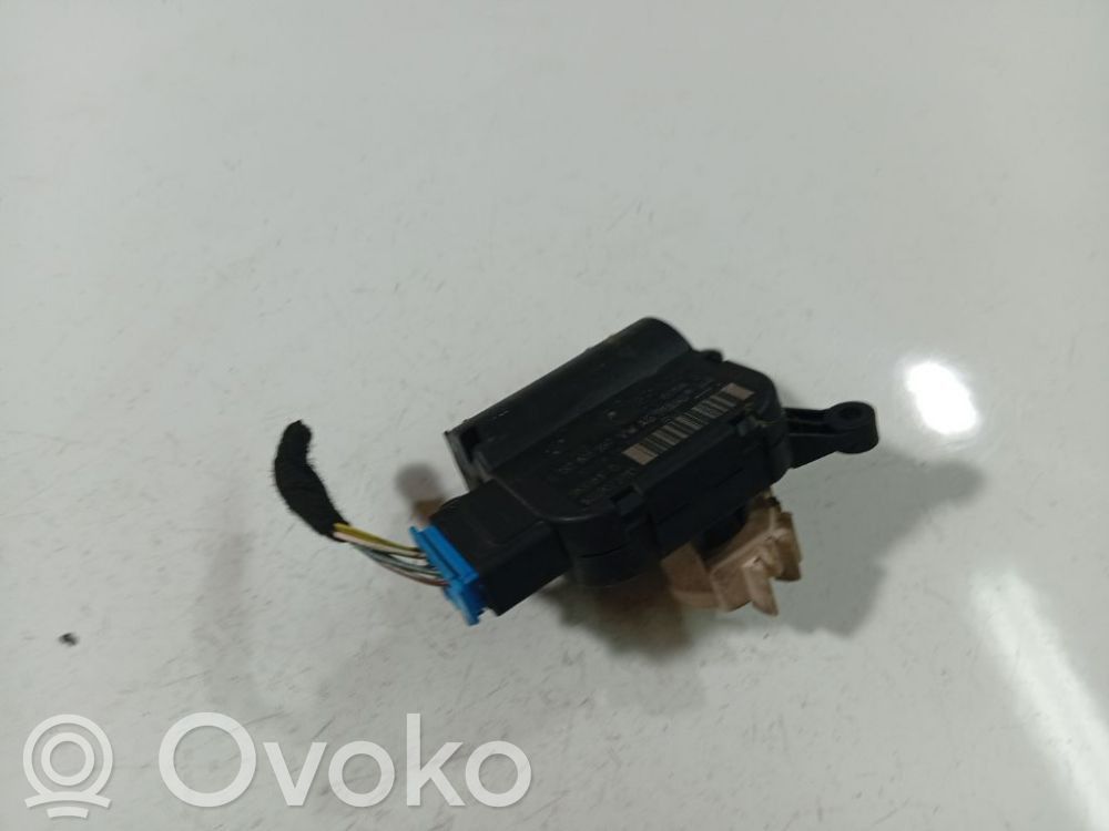 Volkswagen Golf V Tuloilmaventtiilin käyttömoottori