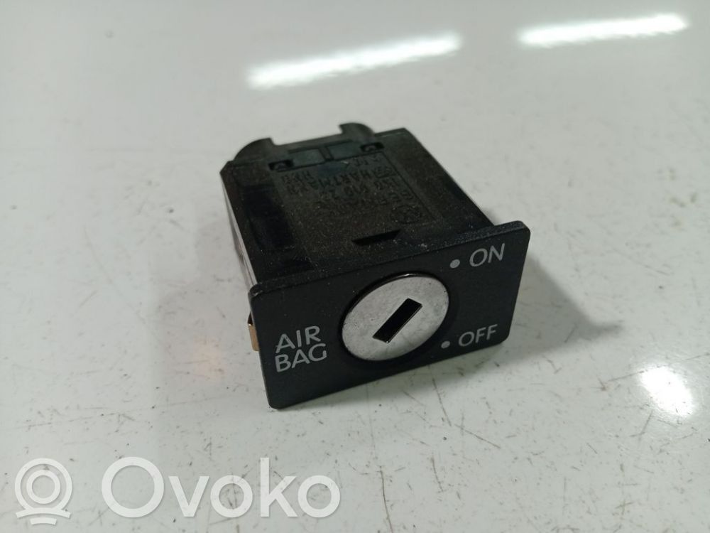 Volkswagen Golf V Comutator pornit/oprit airbag pasager 