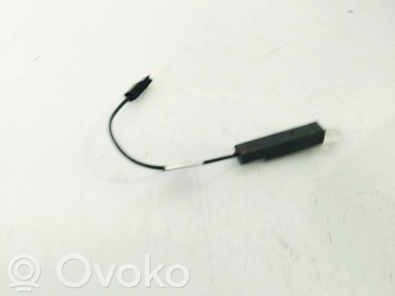 Jaguar XF GPS-pystyantenni 