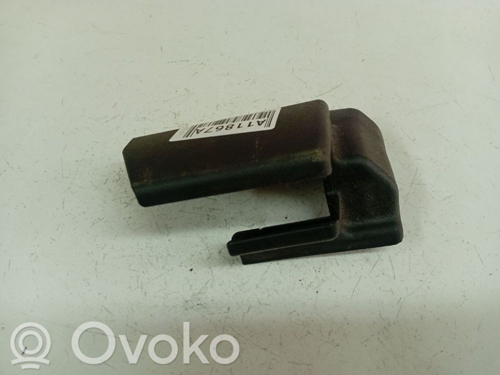 Toyota Avensis T250 Rivestimento inferiore laterale del sedile posteriore 