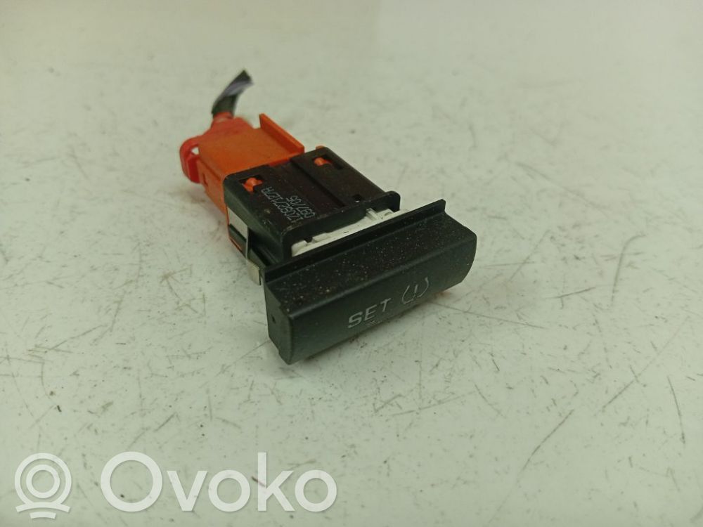 Skoda Octavia Mk2 (1Z) Sonstige Schalter / Griffe / Umschalter 