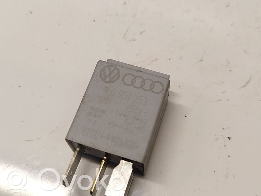 Volkswagen PASSAT B6 Muu rele
