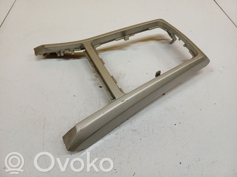 Opel Astra H Vaihteenvalitsimen kehys verhoilu muovia 